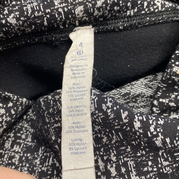 Lululemon Black and white high rise leggings size 4 - Picture 10 of 11